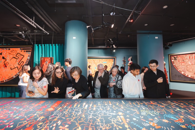 Incense Drift 278 smoke trails