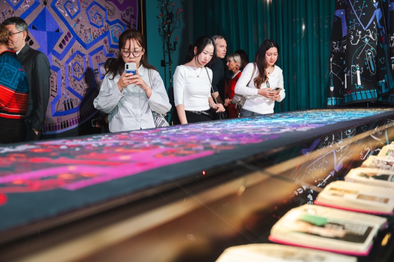 Ceremonial Lace 342 detail